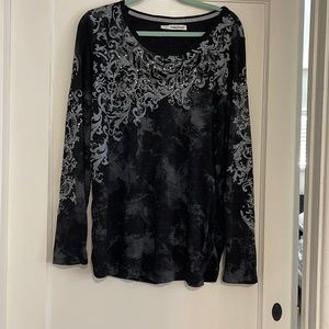 Long black sleeve shirt with gray and bling.